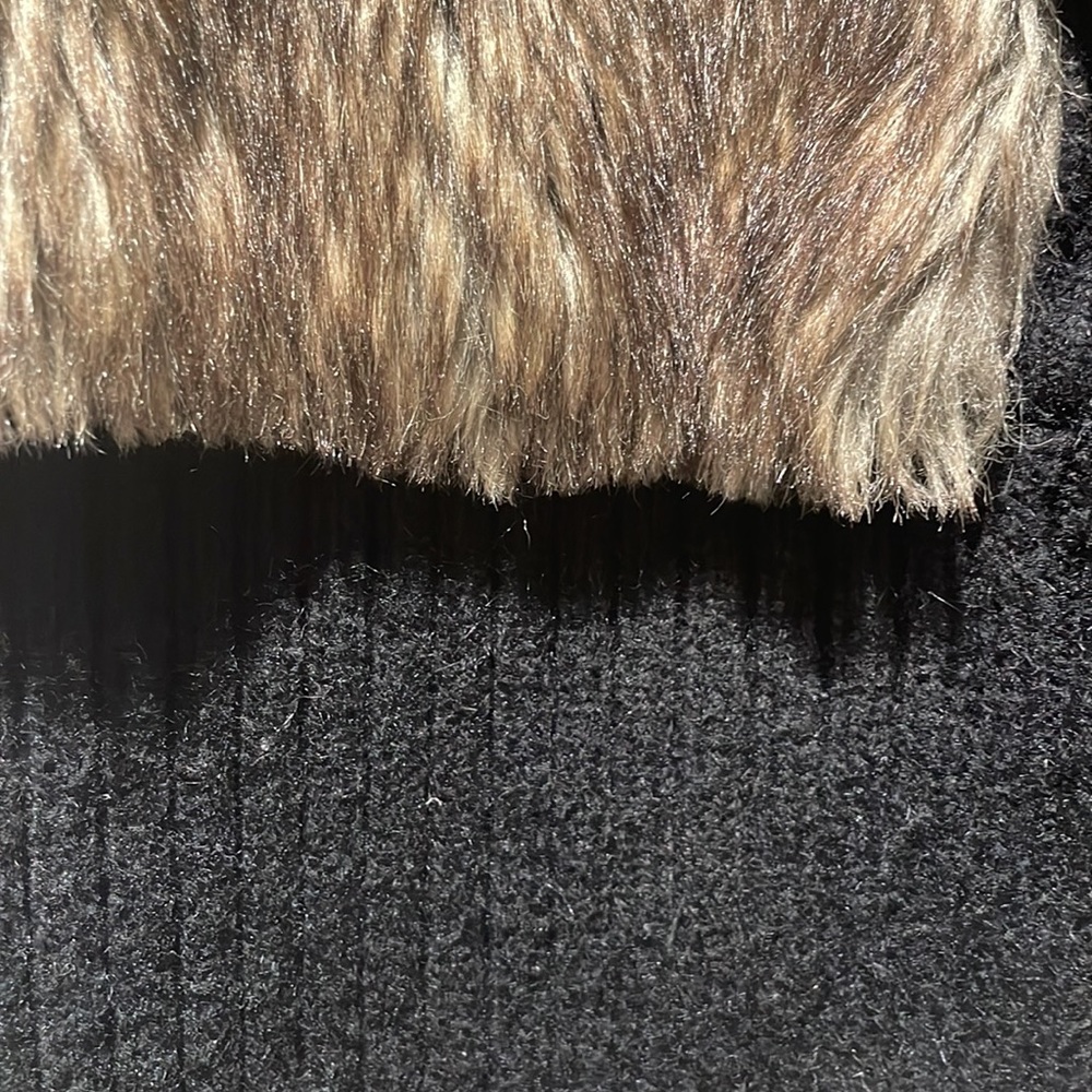Calvin Klein - Faux-fur sweater vest - Picture 2 of 5